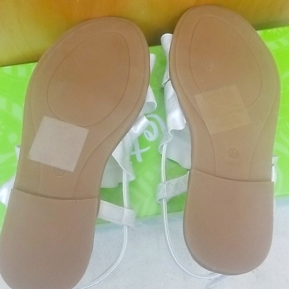 NIB Girls Sandals - Picture 5 of 6